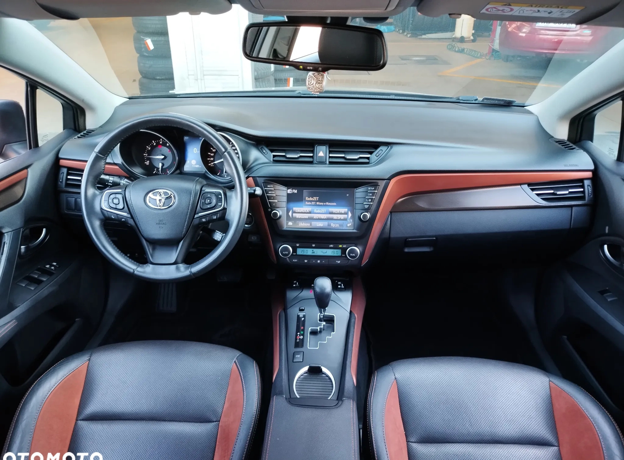 Toyota Avensis cena 69900 przebieg: 117489, rok produkcji 2016 z Tyczyn małe 232